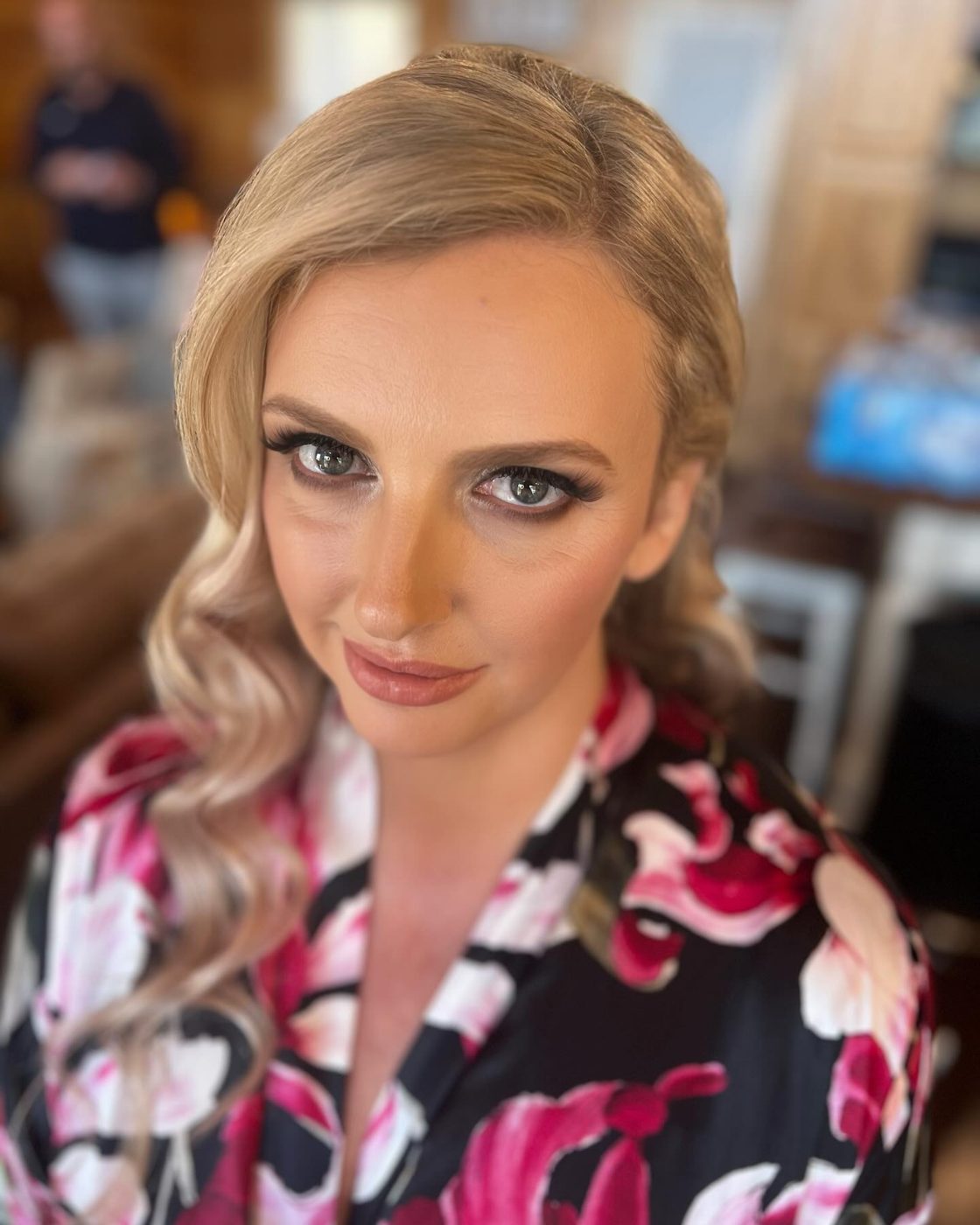 A bride with long blonde waves and soft glam makeup
